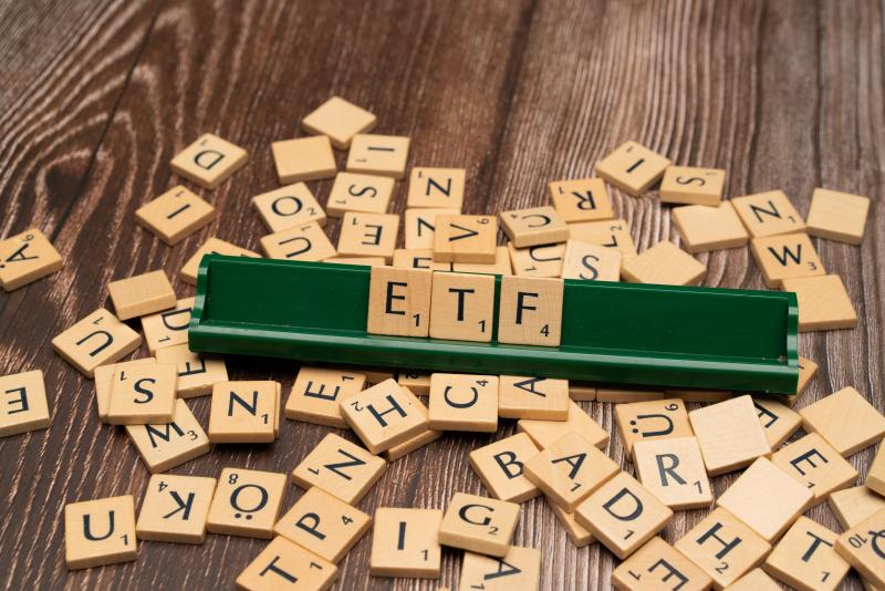 Featured image of post ETF 新手怎麼開始投資？別急著問買哪一檔，先學會挑 ETF